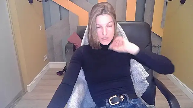 EmilyWalkeri online show from December 8, 7:47 am