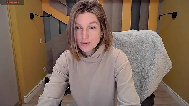EmilyWalkeri online show from December 18, 7:47 am