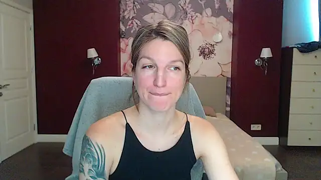 EmilyWalkeri online show from January 22, 10:50 am