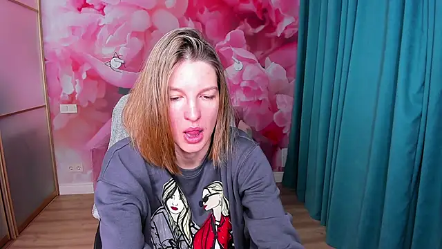 EmilyWalkeri online show from February 3, 7:51 am