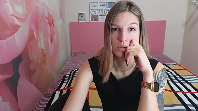 EmilyWalkeri online show from December 2, 8:08 am