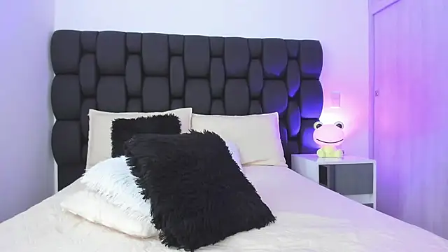 Snapshot of Cristel_Boom chatting on January 10, 3:58 pm Cristel Boom online show from January 10, 3:58 pm