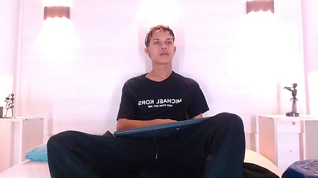 Levis Montes online show from January 27, 2:13 pm