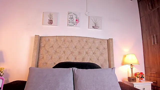 allisson m online show from April 15, 12:12 pm