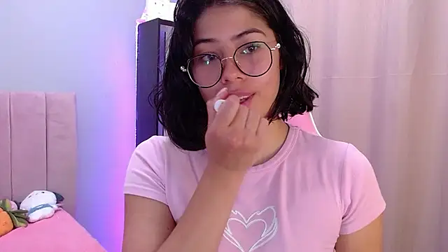 Snapshot of LoaLuxury chatting on March 17, 9:55 pm LoaLuxury online show from March 17, 9:55 pm