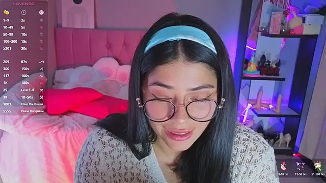 Snapshot of LoaLuxury chatting on February 9, 6:01 pm LoaLuxury online show from February 9, 6:01 pm