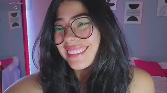 Snapshot of LoaLuxury chatting on February 19, 5:42 pm LoaLuxury online show from February 19, 5:42 pm