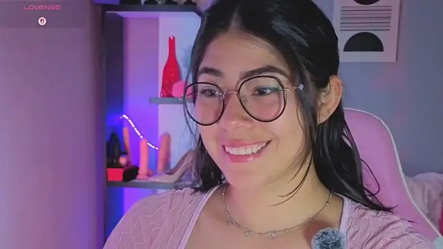 Snapshot of LoaLuxury chatting on February 26, 4:28 pm LoaLuxury online show from February 26, 4:28 pm