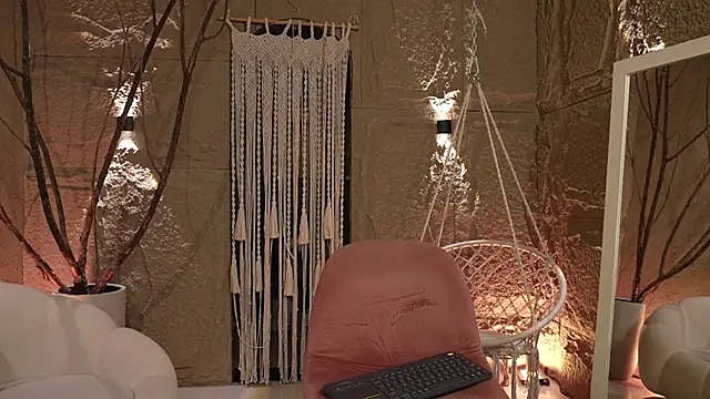 Logan Varela online show from September 23, 12:30 pm