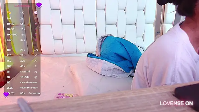 yourcuteneighbourr online show from March 7, 2:57 am