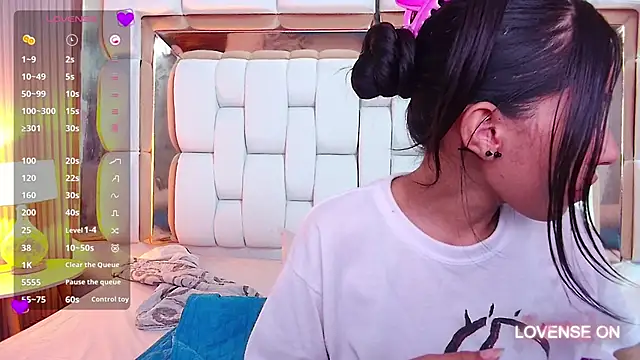 yourcuteneighbourr online show from March 7, 9:29 am