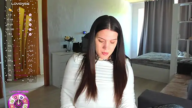 AizaRose online show from May 7, 8:20 am