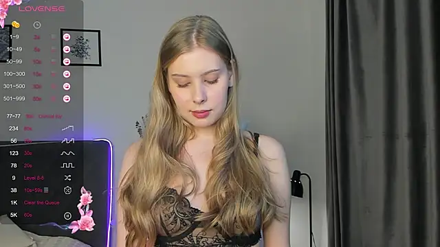 elliediaz online show from October 14, 8:20 pm