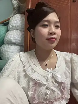 Snapshot of Bae1103 chatting on February 19, 4:25 pm Bae1103 online show from February 19, 4:25 pm