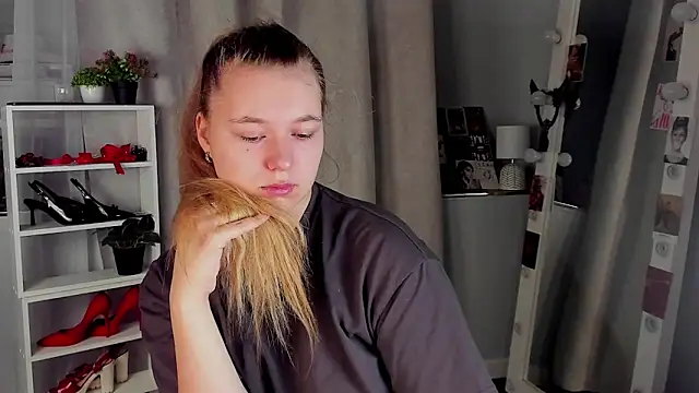 Rebecca Kelly online show from October 4, 2:09 am