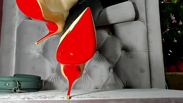 Snapshot of LillaGoddess chatting on December 7, 12:35 pm LillaGoddess online show from December 7, 12:35 pm