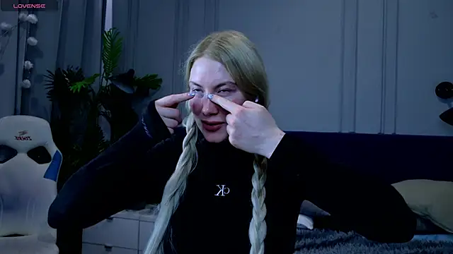 Liv Fay online show from January 24, 1:14 pm