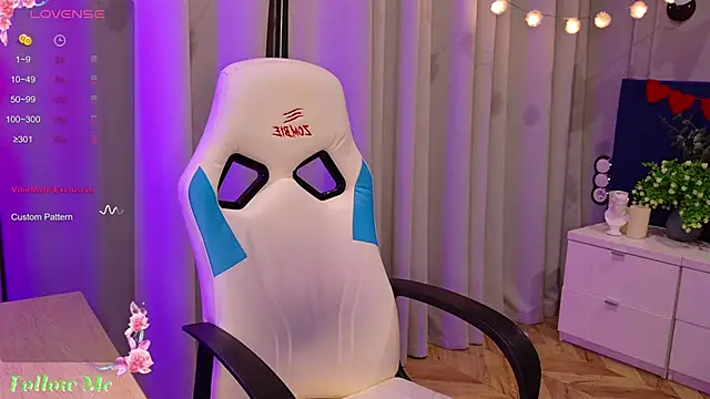 Liv Fay online show from February 4, 8:06 pm