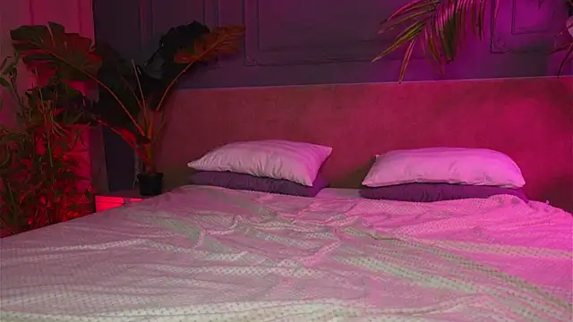 Liv Fay online show from December 4, 2:04 pm