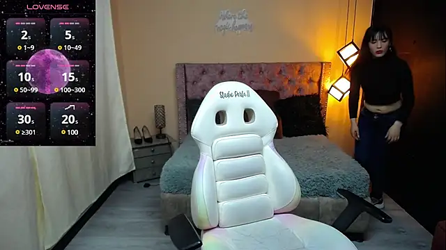 Snapshot of sailor_moon07 chatting on February 5, 3:55 am sailor moon07 online show from February 5, 3:55 am