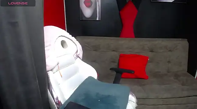 Snapshot of sailor_moon07 chatting on February 14, 2:50 am sailor moon07 online show from February 14, 2:50 am