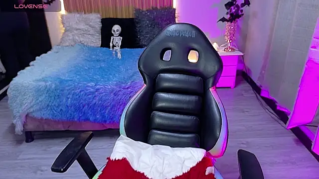 Snapshot of sailor_moon07 chatting on October 7, 4:53 am sailor moon07 online show from October 7, 4:53 am