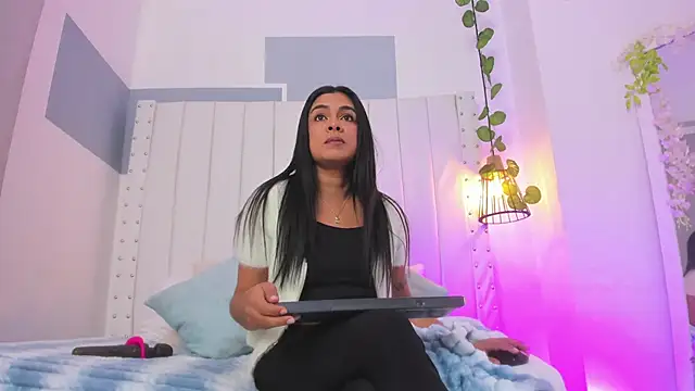 hannah gray online show from October 21, 11:00 am