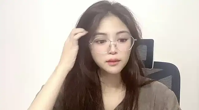 Snapshot of ---MIA--- chatting on December 7, 7:27 am ---MIA--- online show from December 7, 7:27 am