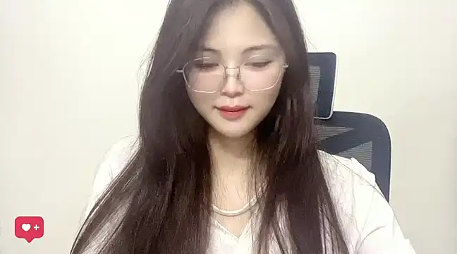 Snapshot of ---MIA--- chatting on January 19, 12:06 pm ---MIA--- online show from January 19, 12:06 pm