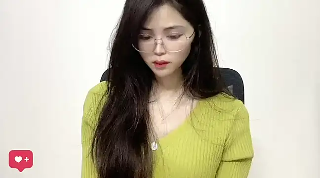 Snapshot of ---MIA--- chatting on February 3, 12:36 pm ---MIA--- online show from February 3, 12:36 pm