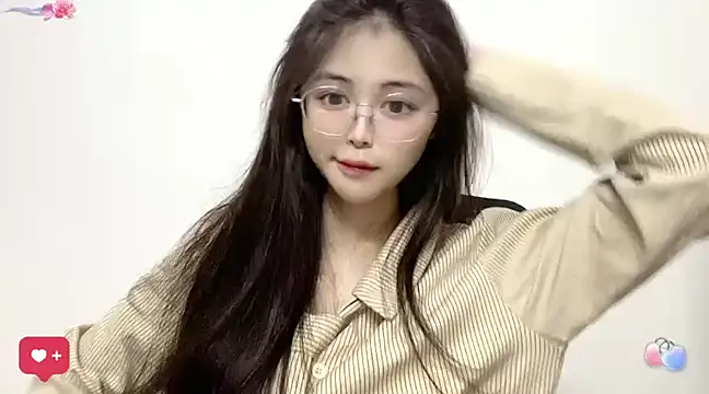 Snapshot of ---MIA--- chatting on February 6, 12:26 pm ---MIA--- online show from February 6, 12:26 pm