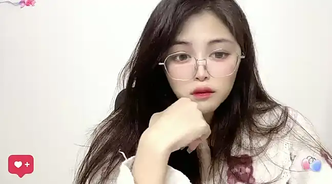 Snapshot of ---MIA--- chatting on February 7, 2:15 pm ---MIA--- online show from February 7, 2:15 pm