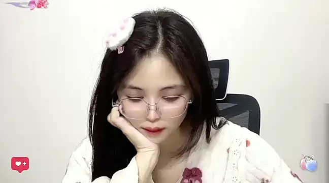 Snapshot of ---MIA--- chatting on February 12, 12:55 pm ---MIA--- online show from February 12, 12:55 pm