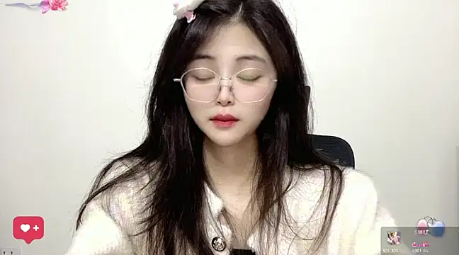 Snapshot of ---MIA--- chatting on February 14, 2:23 pm ---MIA--- online show from February 14, 2:23 pm