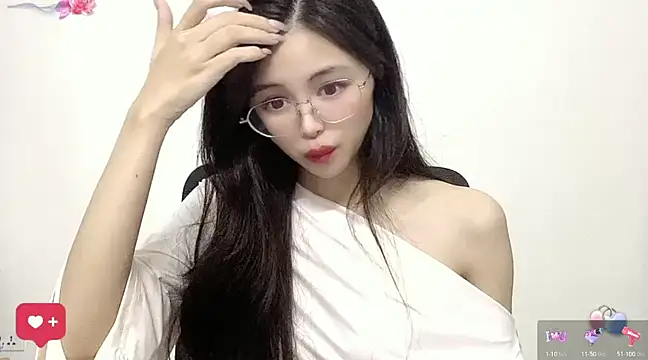 Snapshot of ---MIA--- chatting on February 20, 1:19 pm ---MIA--- online show from February 20, 1:19 pm