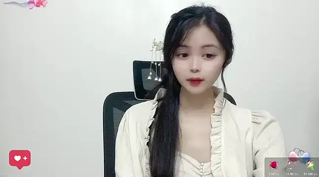 Snapshot of ---MIA--- chatting on February 21, 4:05 pm ---MIA--- online show from February 21, 4:05 pm