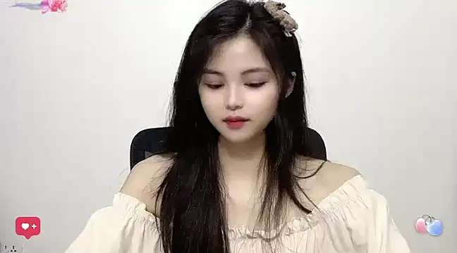 Snapshot of ---MIA--- chatting on February 23, 5:39 pm ---MIA--- online show from February 23, 5:39 pm