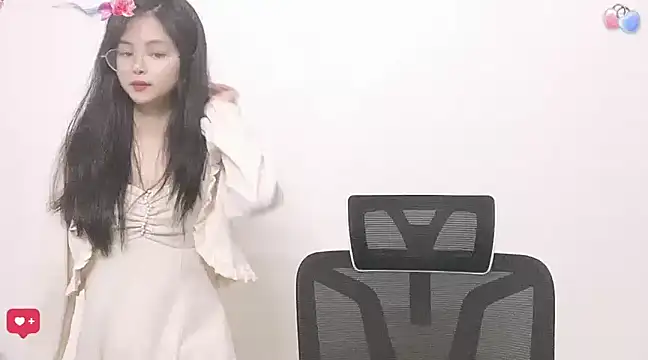 Snapshot of ---MIA--- chatting on February 27, 6:42 pm ---MIA--- online show from February 27, 6:42 pm