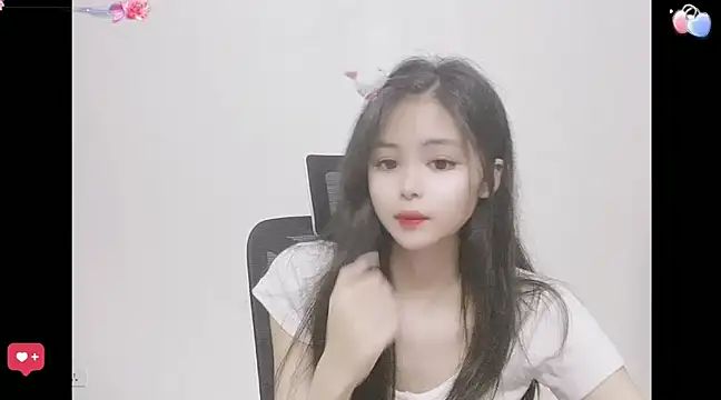 Snapshot of ---MIA--- chatting on March 4, 4:20 pm ---MIA--- online show from March 4, 4:20 pm