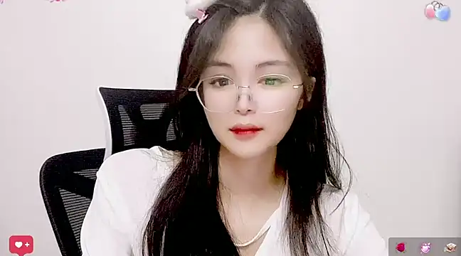 Snapshot of ---MIA--- chatting on March 8, 11:16 am ---MIA--- online show from March 8, 11:16 am