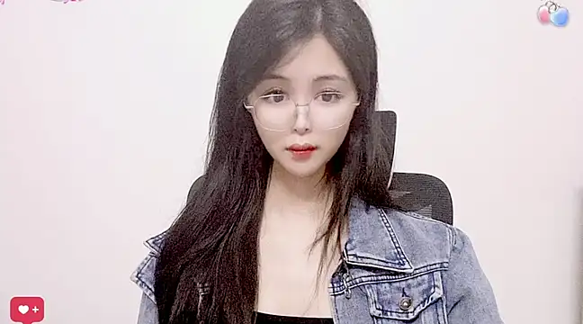 Snapshot of ---MIA--- chatting on March 9, 1:15 pm ---MIA--- online show from March 9, 1:15 pm