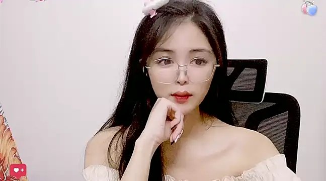 Snapshot of ---MIA--- chatting on March 16, 5:17 pm ---MIA--- online show from March 16, 5:17 pm