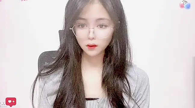 Snapshot of ---MIA--- chatting on March 18, 1:20 pm ---MIA--- online show from March 18, 1:20 pm
