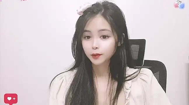 Snapshot of ---MIA--- chatting on March 20, 1:04 pm ---MIA--- online show from March 20, 1:04 pm
