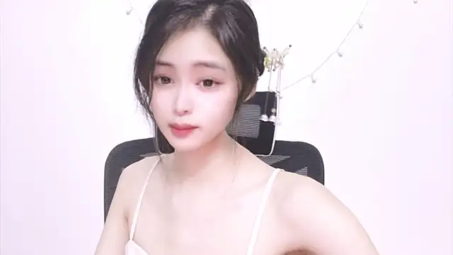 Snapshot of ---MIA--- chatting on September 30, 2:11 pm ---MIA--- online show from September 30, 2:11 pm