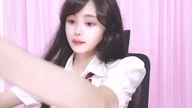 Snapshot of ---MIA--- chatting on October 7, 2:14 pm ---MIA--- online show from October 7, 2:14 pm