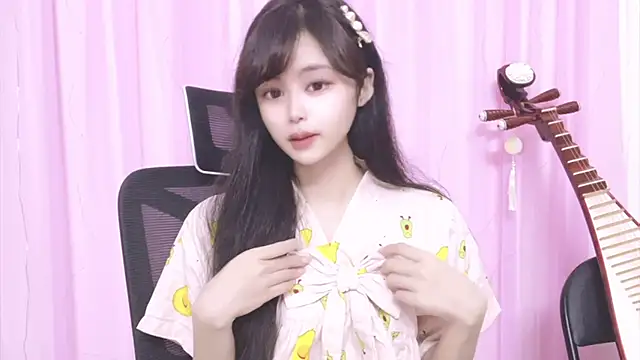 Snapshot of ---MIA--- chatting on October 8, 2:04 pm ---MIA--- online show from October 8, 2:04 pm