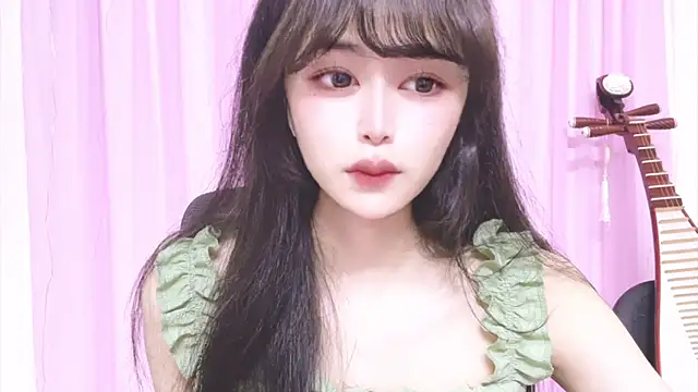 Snapshot of ---MIA--- chatting on October 12, 2:05 pm ---MIA--- online show from October 12, 2:05 pm