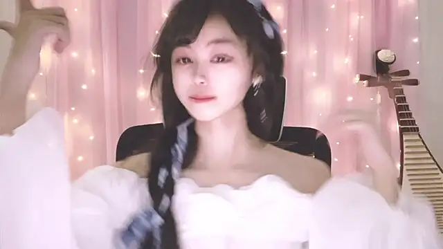 Snapshot of ---MIA--- chatting on October 17, 2:08 pm ---MIA--- online show from October 17, 2:08 pm