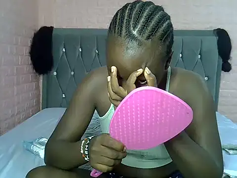 Snapshot of sexybree_ chatting on June 7, 9:29 pm sexybree online show from June 7, 9:29 pm